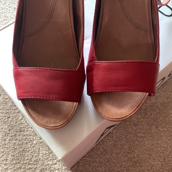 ALDO VGUC RED LEATHER Size 38 - Picture 2 of 8